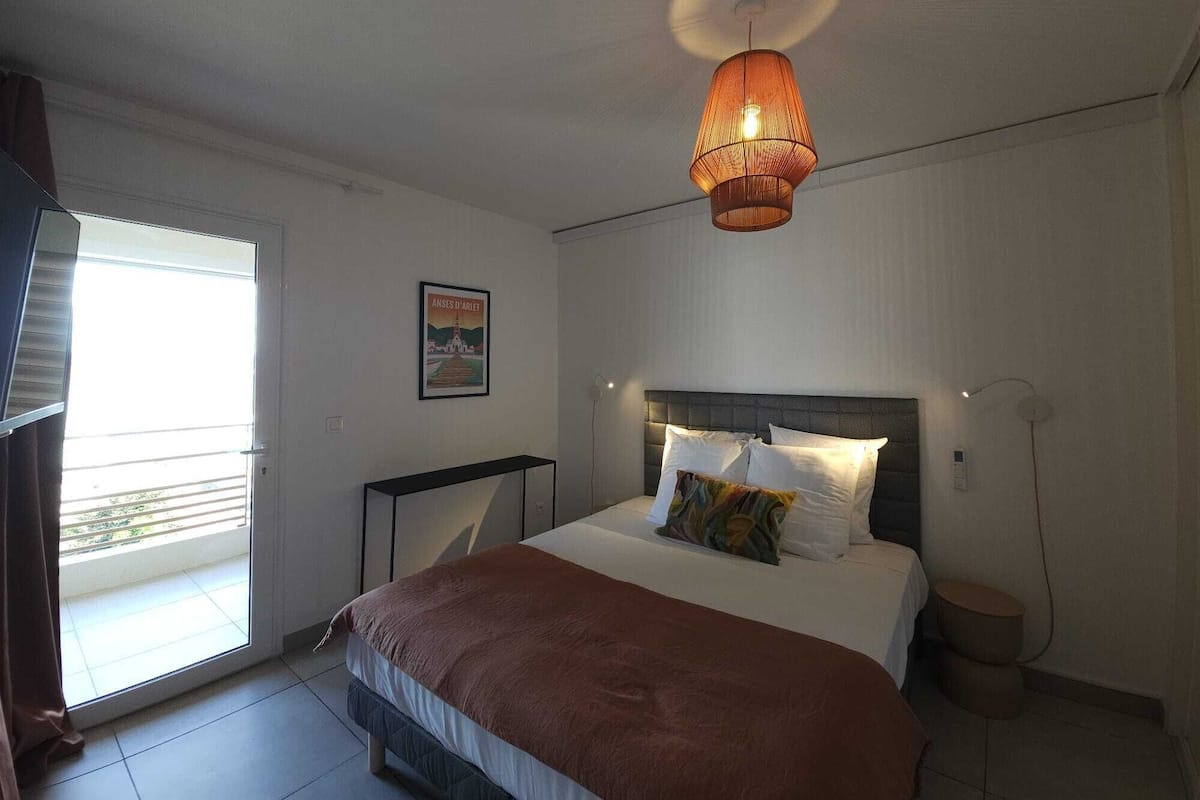 Appartement Confort | Literie de qualité supérieure, coffres-forts dans les chambres, bureau