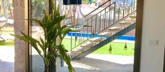 New rehabilitated house with pool, 10 minutes from the beach