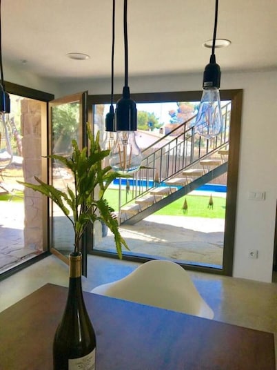 New rehabilitated house with pool, 10 minutes from the beach