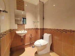 Deluxe Double Room, 1 Katil Kelamin (Double) | Bilik Mandi | Pancuran mandi, bidet, tuala disediakan, syampu 
