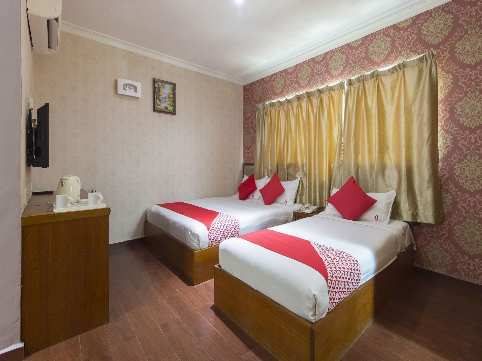 Free WiFi, bed sheets