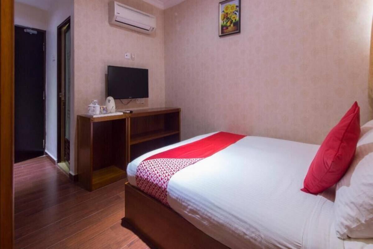 Escritorio, wifi gratis y ropa de cama 