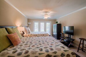 2 bedrooms, iron/ironing board, internet, bed sheets