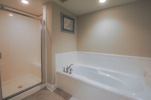Douche, serviettes fournies
