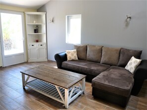 TV, DVD player, books, music library - Maisonette with garden Port la Nouvelle (Port-la-Nouvelle)