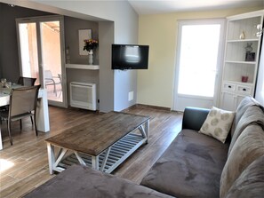 TV, DVD player, books, music library - Maisonette with garden Port la Nouvelle (Port-la-Nouvelle)