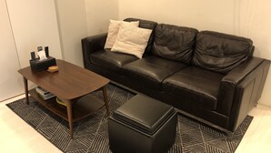 تلفزيون ذكي، ألعاب فيديو، مشغل دي في دي، كُتُب