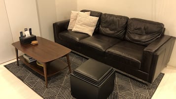 TV connectée, jeux vidéo, lecteur de DVD, livres