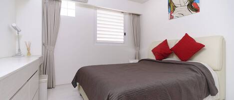 1 bedroom, desk, iron/ironing board, WiFi