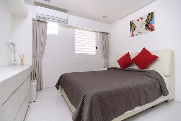 Queen size Sealy Posturepedic bed for a good night sleep