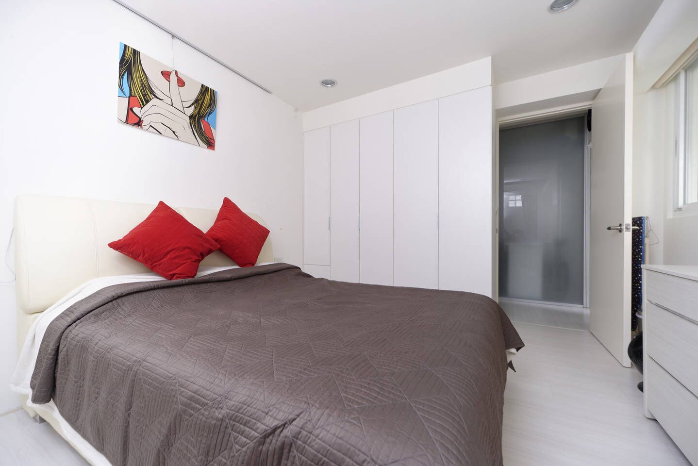 1 bedroom, desk, iron/ironing board, WiFi