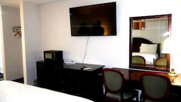 1 bedroom, desk, laptop workspace, soundproofing