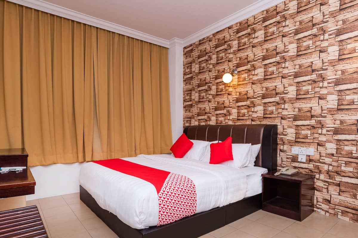 Deluxe Double Room, 1 King Bed | Desk, WiFi (free), bed sheets