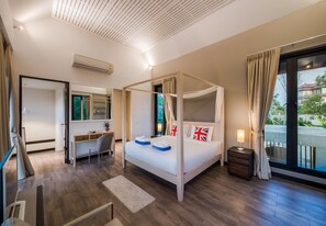 2-Bedroom Villa with Private Pool | Cofres nos quartos, escrivaninha, espaço de trabalho para notebook