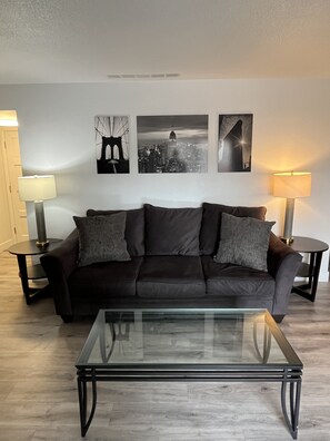 Smart TV, caminetto, lettore DVD