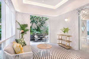 Breakfast, lunch, dinner served; Asian cuisine 