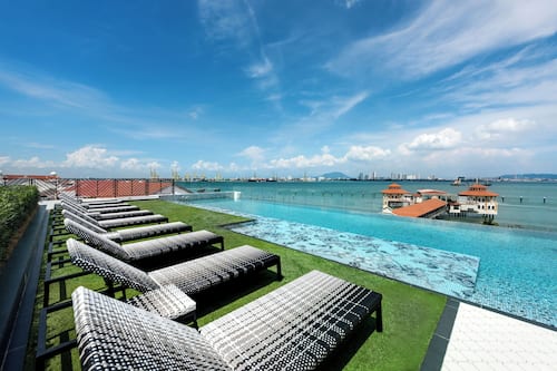 Outdoor pool, open 7:00 AM to 8:00 PM, pool loungers