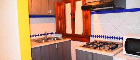 Réfrigérateur, four à micro-ondes