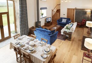 TV, fireplace, books - The Longbarn is a Grade II listed luxury home, fully renovated inside and out. (Ruthin)