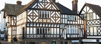 De Longbarn is een monumentaal luxe huis, volledig gerenoveerd van binnen en buiten.