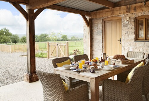 Die Longbarn ist ein denkmalgeschütztes Luxushaus, das innen und außen komplett renoviert wurde.