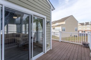 Terrace/patio - Perfect family vacation, Open floor plan, Dog friendly (Millville)