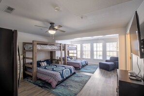 4 Schlafzimmer, Schreibtisch, BĂŒgeleisen/BĂŒgelbrett, Reisekinderbett