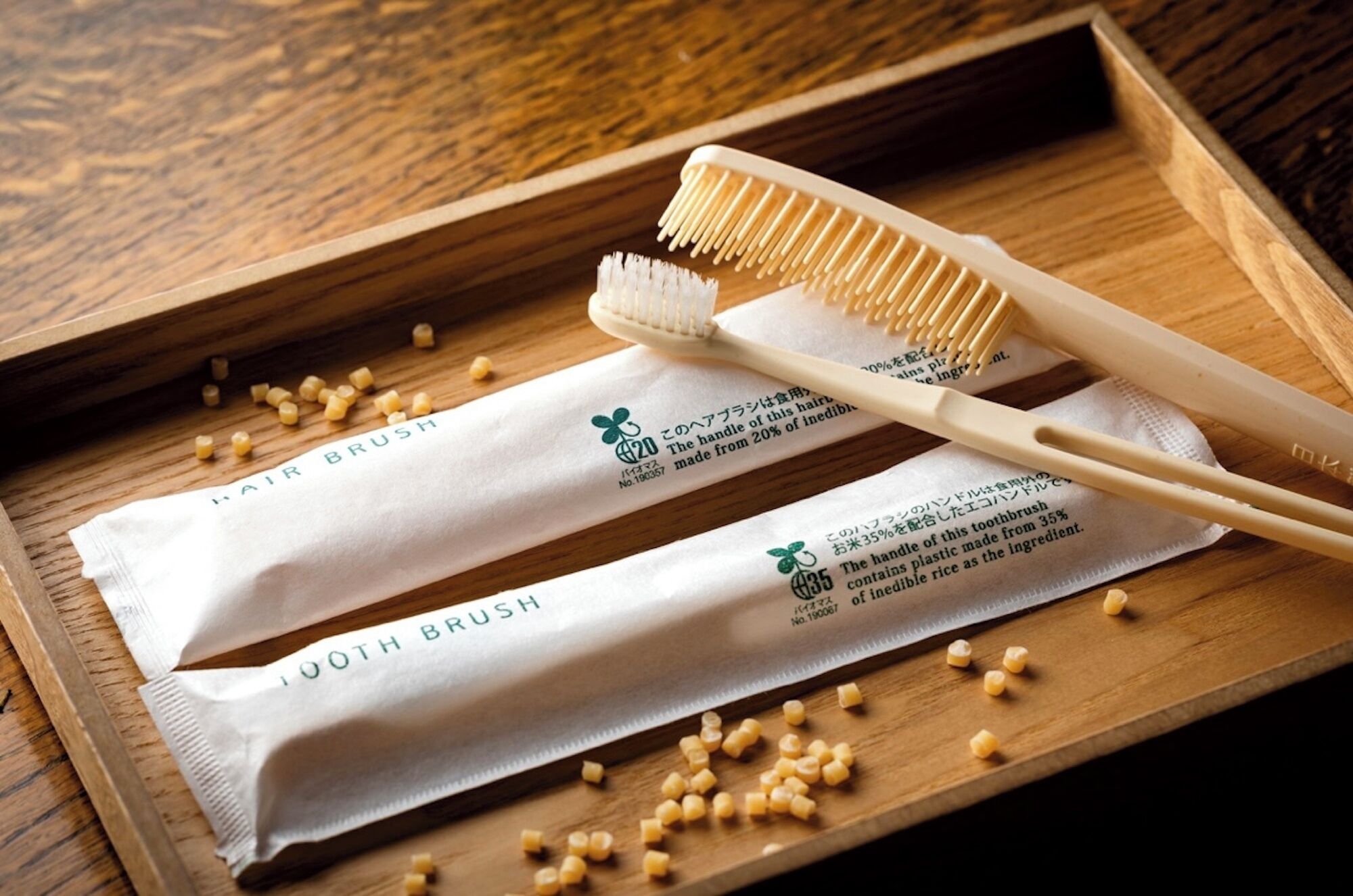 combined shower/bathtub, deep-soaking bathtub, free toiletries