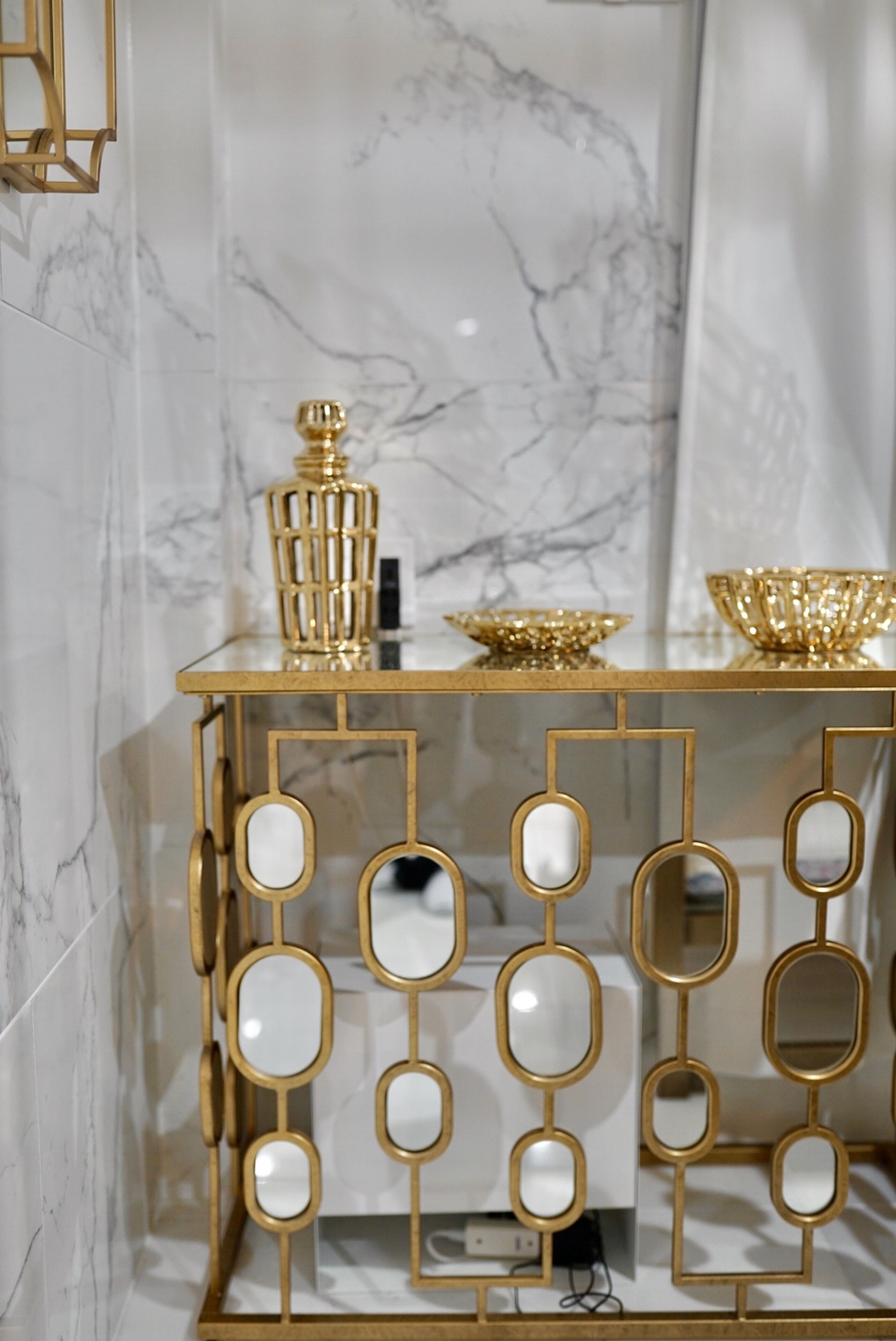 deluxe suite room 303 | premium bedding, in-room safe, individually decorated