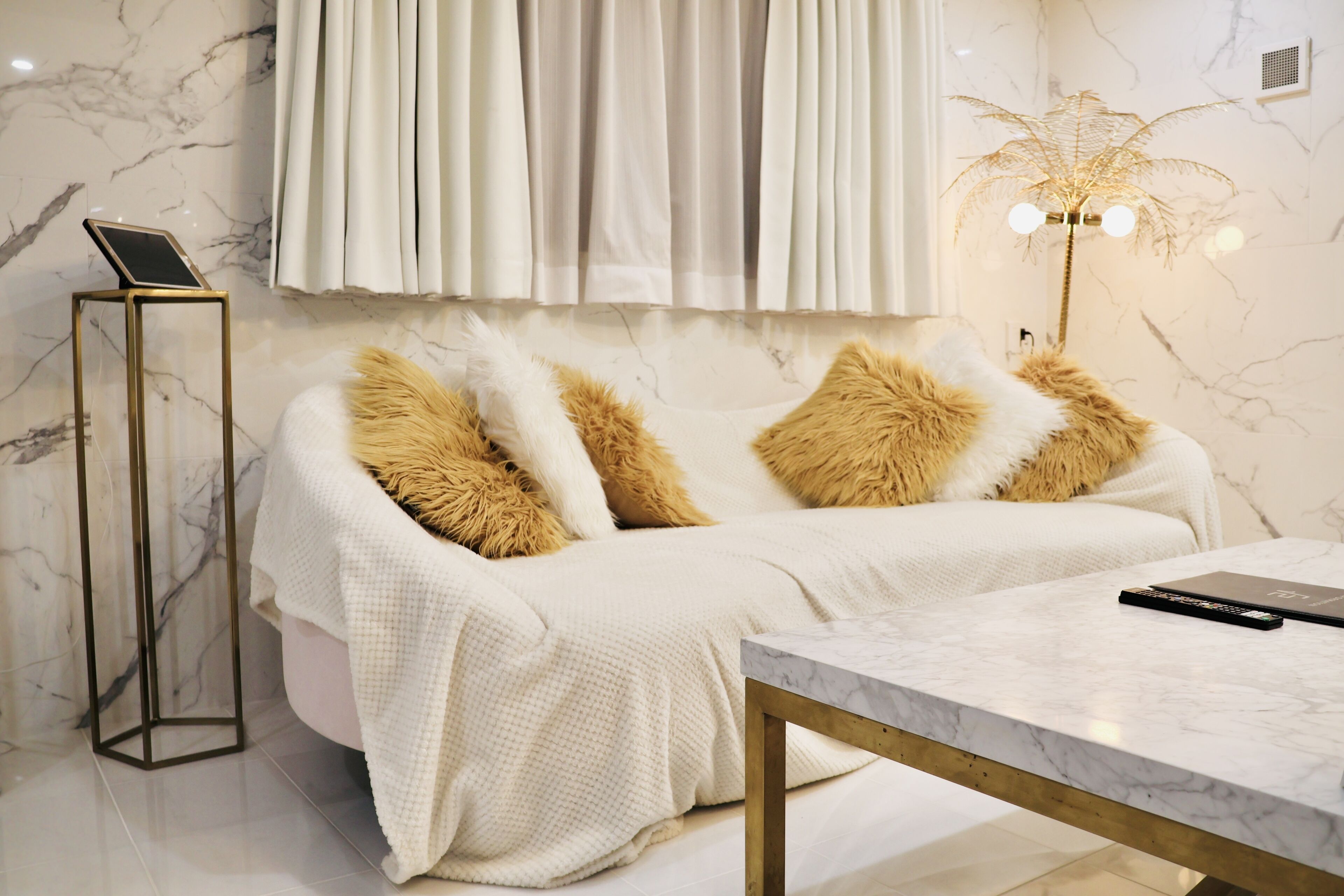 deluxe suite room 203 | premium bedding, in-room safe, individually decorated