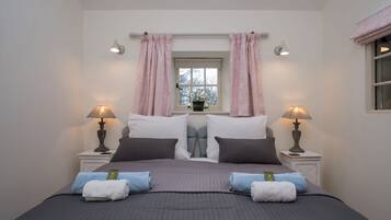 1 bedroom, travel crib, WiFi