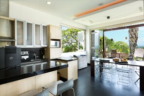 Villa Deluxe, 6 habitaciones, cocina, vista a la playa | Servicio de café