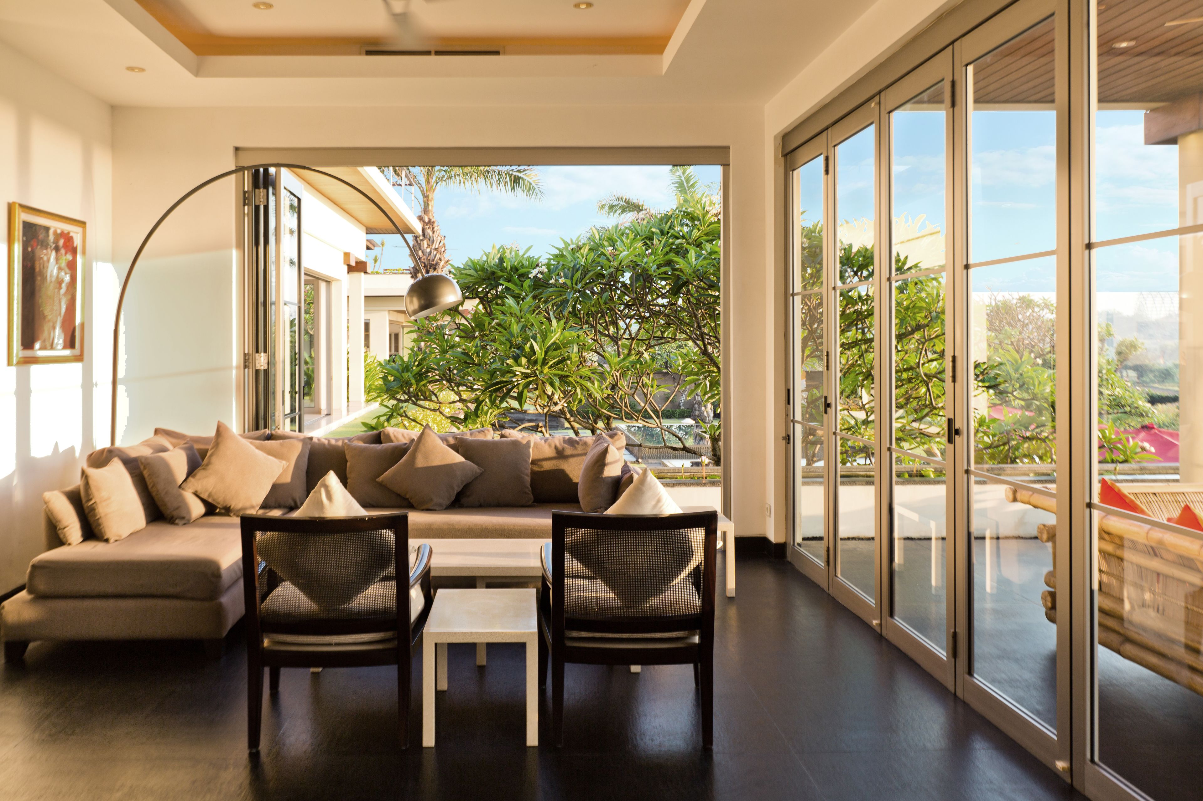 3 Bedrooms Deluxe Villa Beachfront | 客廳 | 32 吋平面電視連精選電視頻道、LED 電視、壁爐