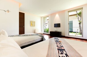 6 Bedrooms Deluxe Villa Beachfront   | Premium bedding, minibar, in-room safe, individually decorated