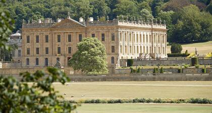 Ein entzückendes Steingut mit traditionellem ländlichen Charme.