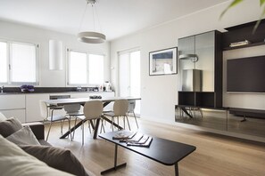 Smart TV - Brand new apt , City Life district (Milano)