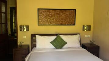 1 bedroom, desk, free WiFi, bed sheets