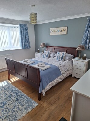 2 bedrooms, iron/ironing board, travel cot, WiFi