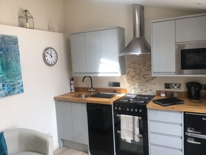 Fridge, microwave, oven, stovetop - Secluded, self-contained  converted stable, Elstar. (Bristol)