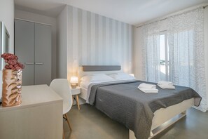 3 bedrooms, in-room safe, iron/ironing board, travel cot - Villa Barmel Deluxe apartment with large balcony (Pula)