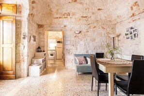 Interior - I Trulli di Zizì: Ancient Trulli in Valle D'Itria (Selva di Fasano)