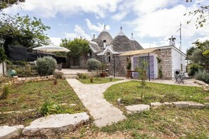 Exterior - I Trulli di Zizì: Ancient Trulli in Valle D'Itria (Selva di Fasano)