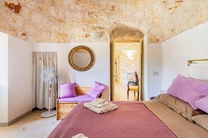 3 bedrooms, desk, iron/ironing board, WiFi - I Trulli di Zizì: Ancient Trulli in Valle D'Itria (Selva di Fasano)