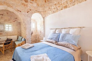 3 bedrooms, desk, iron/ironing board, WiFi