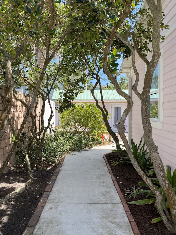 المنطقة المحيطة بالمنشأة