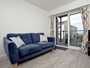 TV - 2 bedroom accommodation in Newquay (Newquay)