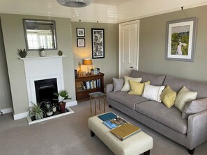 Living area - 2 bedroom accommodation in Kidlington, near Woodstock (Kidlington, near Woodstock)
