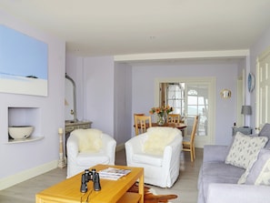 TV, fireplace - 1 bedroom accommodation in Sandgate (Sandgate)