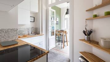 Réfrigérateur, micro-ondes, four, lave-vaisselle