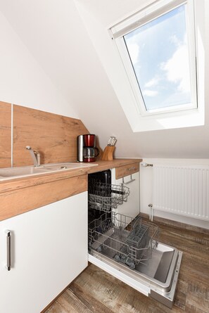 Kühlschrank, Mikrowelle, Geschirrspüler